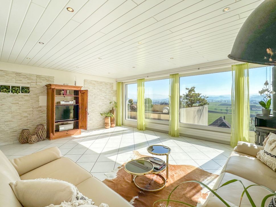 Leerer Raum vor Virtual Staging